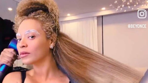 Beyonce shows off her natural hair while using Cécred products