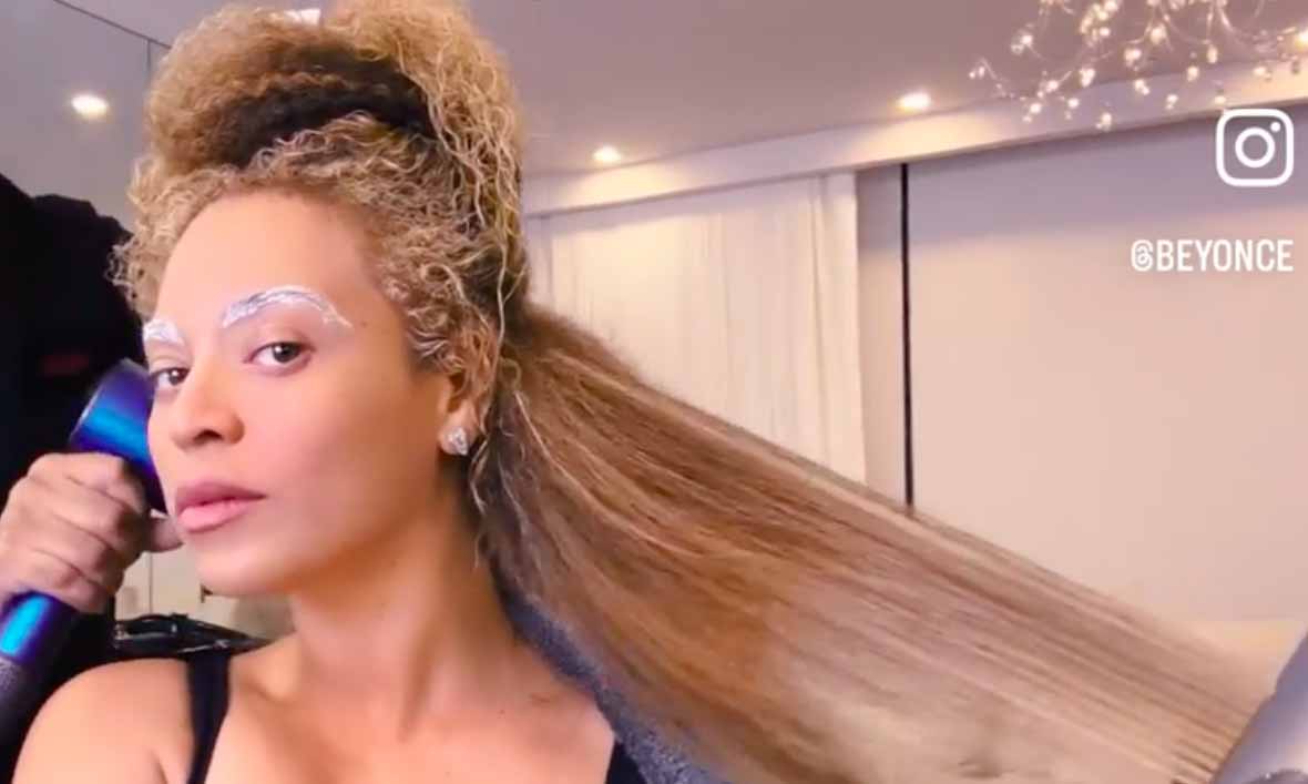 Beyonce shows off her natural hair while using Cécred products