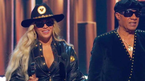 Stevie Wonder Presents Beyonce with 2024 Innovator Award