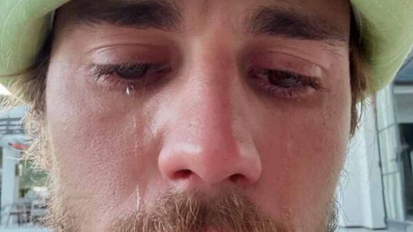 Fans concerned after Justin Bieber posts crying selfies