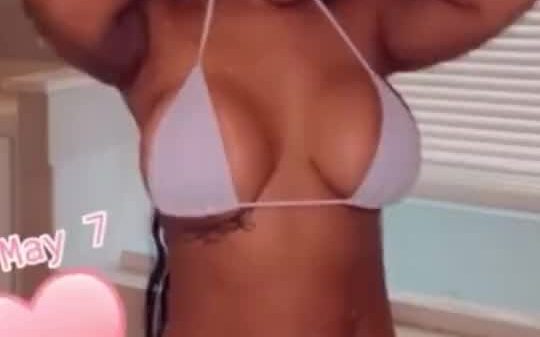 IG Model Leaked DMs with Moneybagg Yo…