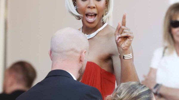 Expert lip reader breaks down what Kelly Rowland said to Cannes security