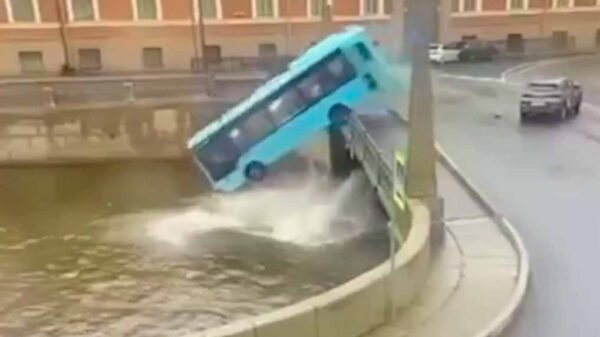 4 killed as bus plunges into river in St. Petersburg