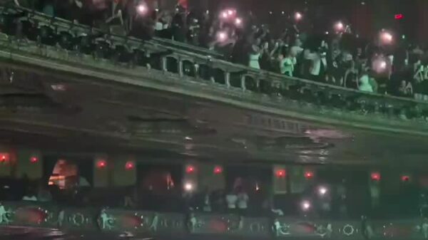 The crowd at Gunna’s concert had the balcony shaking when he performed “F*kumean”.