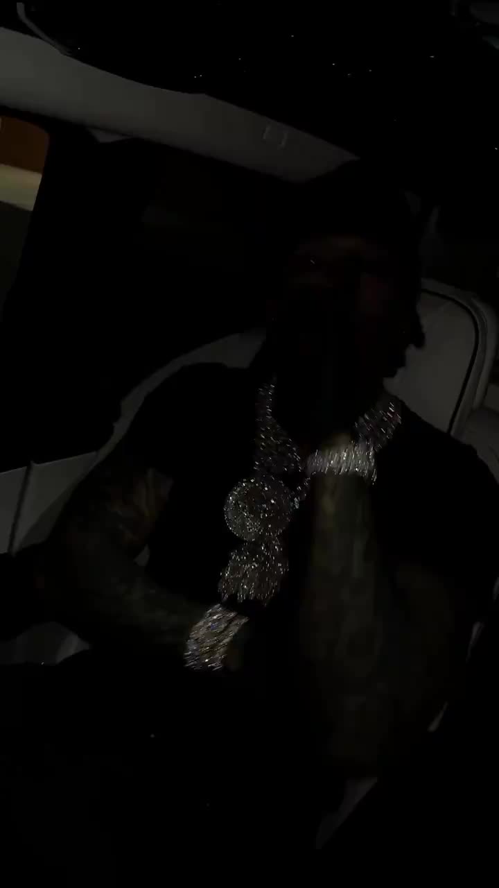 Moneybagg Yo ice hittin crazy without a flash