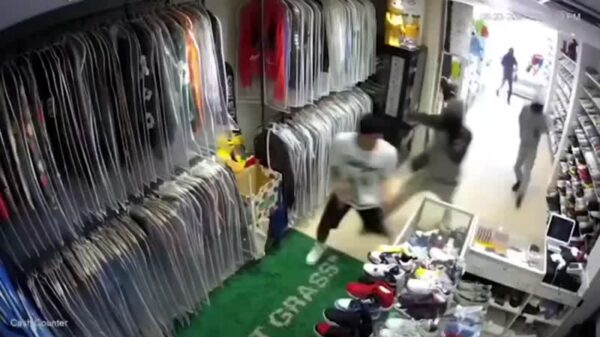 Armed teen tackled & then abandoned by his friends after trying to rob a sneaker store in Toronto