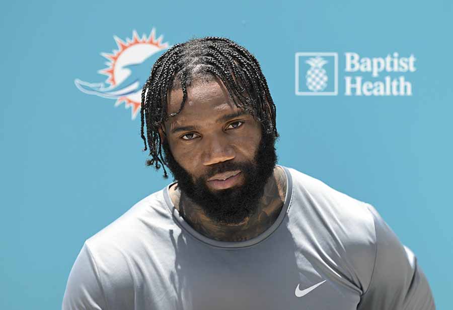 Ex NFL player Xavien Howard sent a boy nude pics of his mother