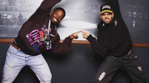 Woman upset that men pay Chris Brown K for meet & greet photos