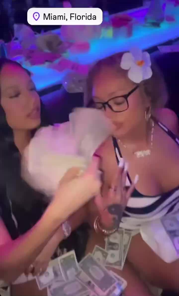 Latto & Brooklyn fanning themselves in the strip club in Miami