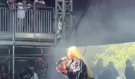 Eve performs "Gangsta Lovin'" at Cross the Tracks music festival in London