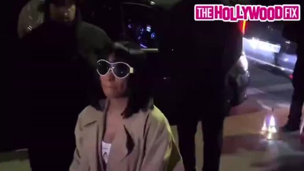 Nicki Minaj gets followed by paparazzi in Paris