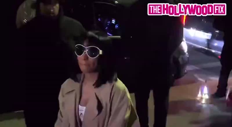 Nicki Minaj gets followed by paparazzi in Paris