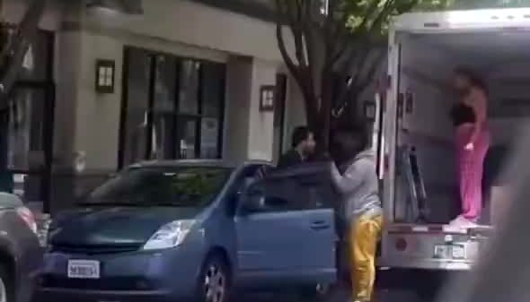 Violent confrontation breaks out in Oakland, California