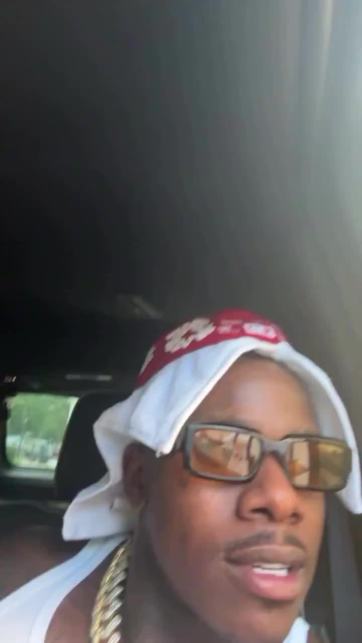 DaBaby blessed a kid from Atlanta with 0 after the kid asked to clean his car windows for 