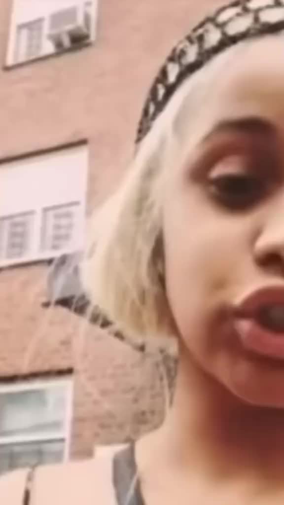 Unseen Footage Of Cardi B In The Projects Before The Fame With Crips And Claiming Her Set “59 Brims!