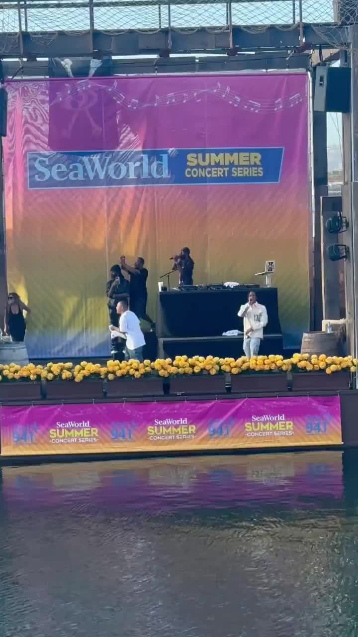 Soulja Boy and Bow Wow performing at SeaWorld