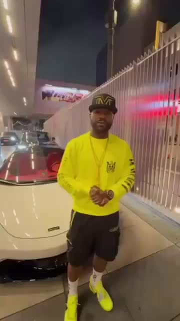 Floyd Mayweather shows off 3 brand new cars he bought in 1 day