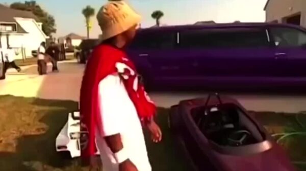 19 year old Lil Wayne showing off all of the custom Cash Money whips