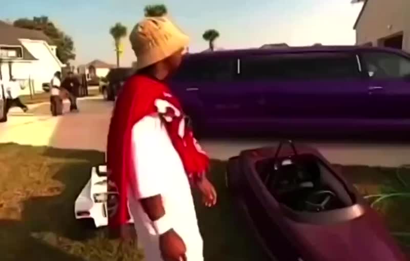 19 year old Lil Wayne showing off all of the custom Cash Money whips