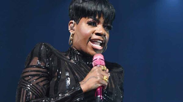 Fantasia and Busta Rhymes Call Out Fans for Being on Phones