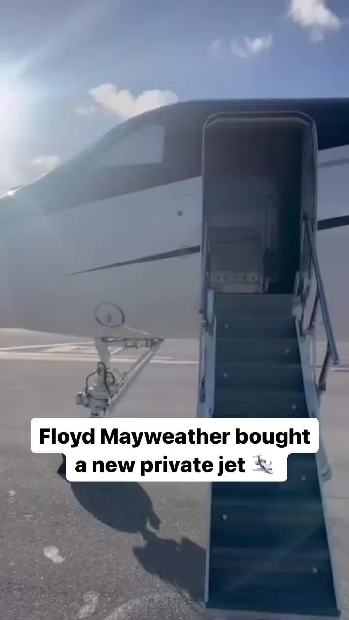 Floyd Mayweather flexing his new private jet