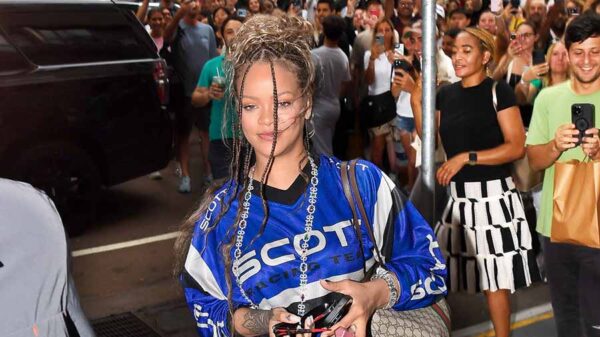 Rihanna’s Hobo Look Sparks Frenzy in NYC