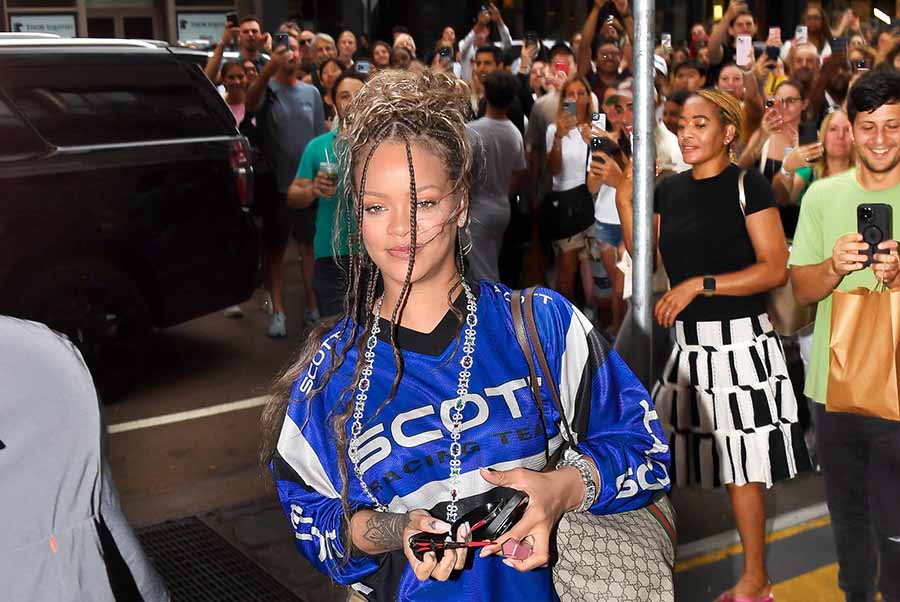 Rihanna’s Hobo Look Sparks Frenzy in NYC