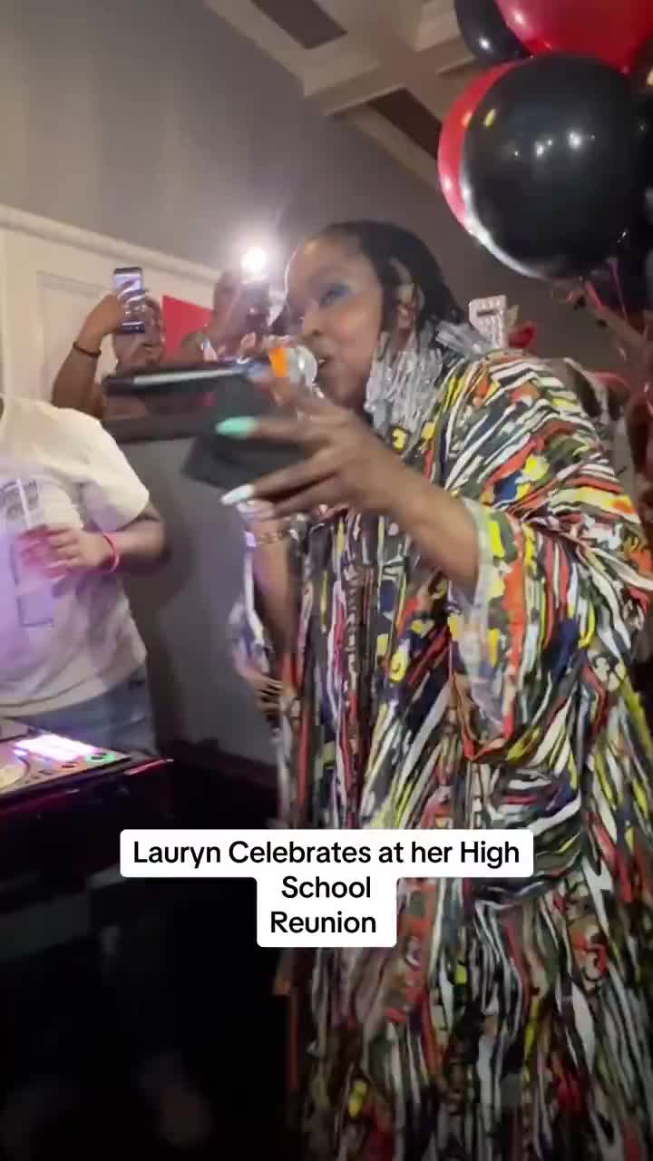 Lauryn Hill performed at her high school reunion