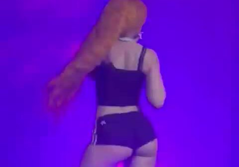 Ice Spice performing "Phat Butt" in Toronto