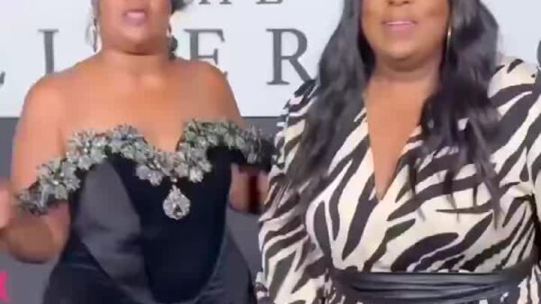 Mo’Nique and Loni Love recreate scene in ‘Soul Plane’ at premiere of “The Deliverance”