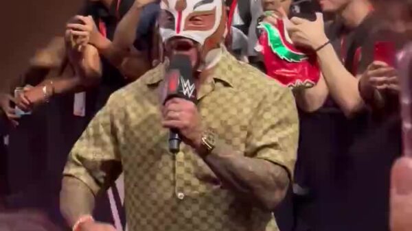 Travis Scott is wrestling with Rey Mysterio in a tag team match at Fanatics Fest