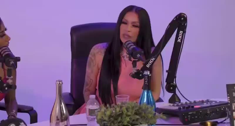 Nicki Minaj’s sister humiliates her and refuses to confidently choose her over Cardi B in latest tell all interview   “I don’t have any, [it’s just my sister though at the end of the day]”