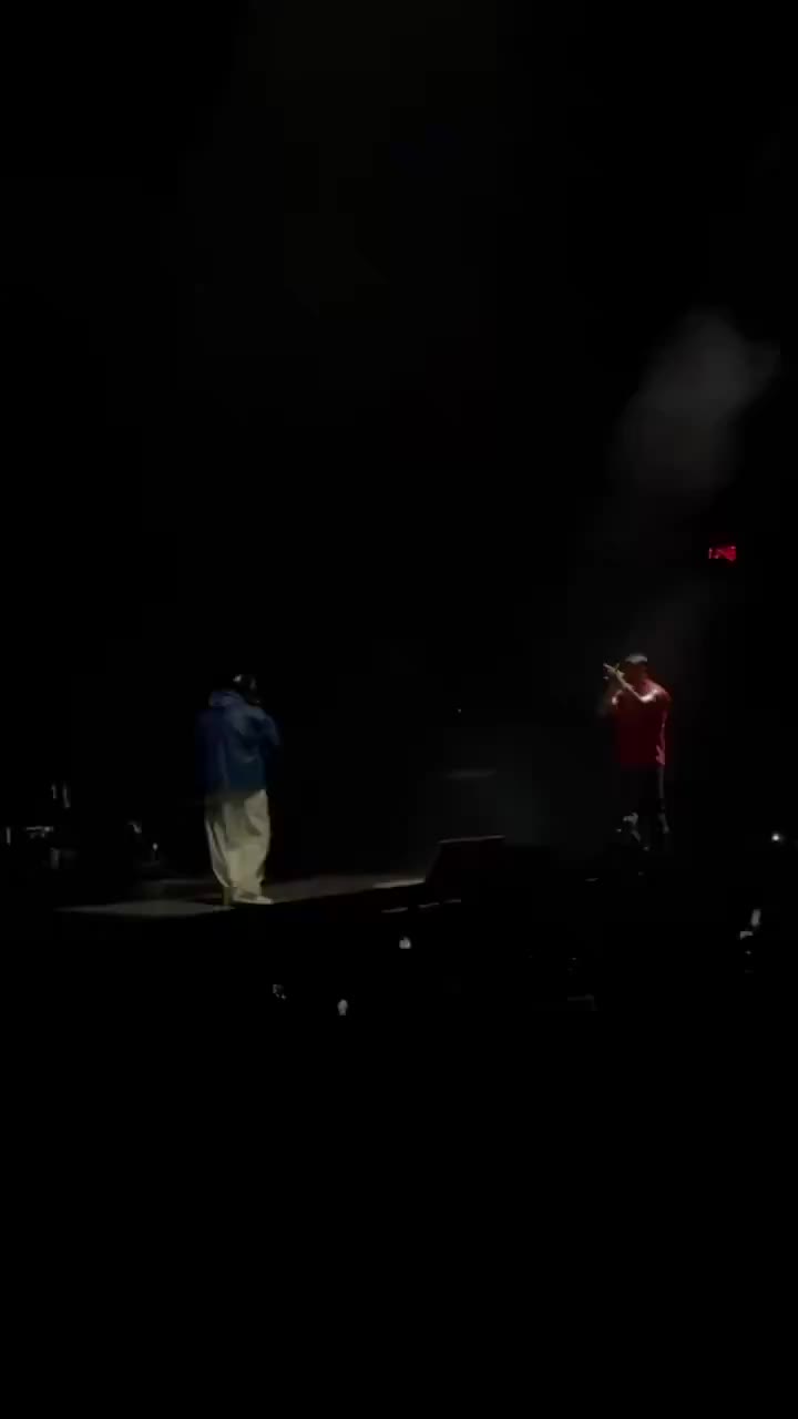 Drake giving PARTYNEXTDOOR his flowers in Toronto