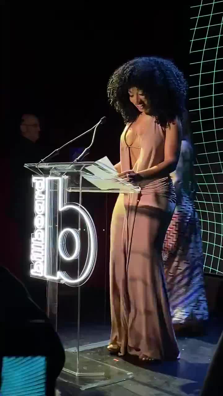 Megan Thee Stallion accepting Billboard’s ‘Artist of the Year’ award at their Hip-Hop/R&B Power Players event in New York tonight.