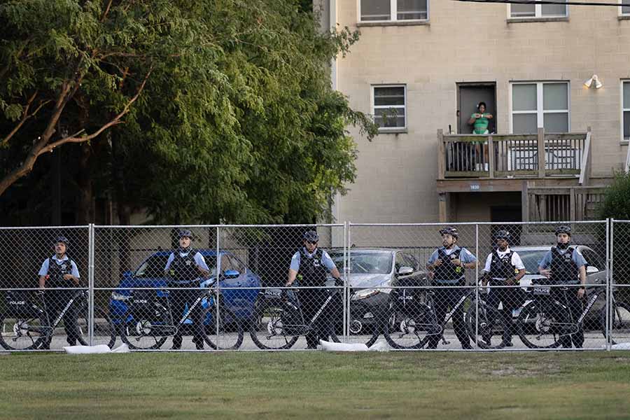 Venezuelan gang members take over building in Chicago