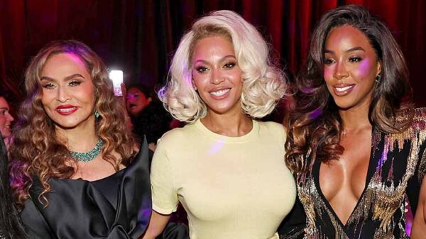 Beyonce Celebrates ‘Mom of the Year’ Tina Knowles at Glamour Awards in NYC