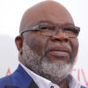 TD Jakes Suffers Health Scare On Stage During Sermon (Video) – Sandra Rose