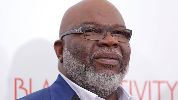 TD Jakes Suffers Health Scare On Stage During Sermon (Video) – Sandra Rose