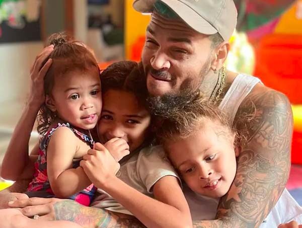 Chris Brown shares new photo with his 3 kids – Sandra Rose