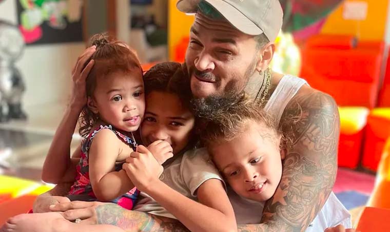 Chris Brown shares new photo with his 3 kids – Sandra Rose