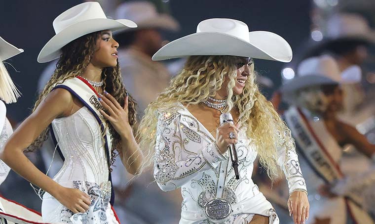 Fans Drag Beyoncé’s Netflix Christmas Day Halftime Performance (Video) – Sandra Rose