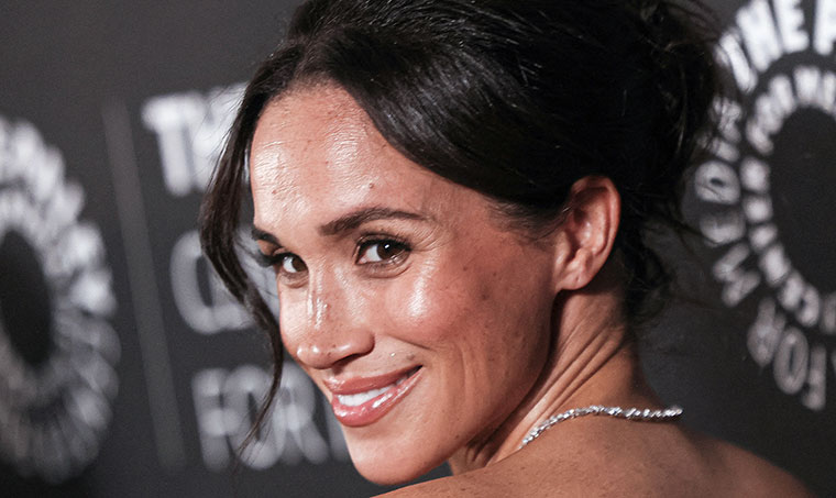 Meghan Markle Goes Makeup-Free, Wears K Diamond Necklace at Paley Honors Tyler Perry Gala – Sandra Rose